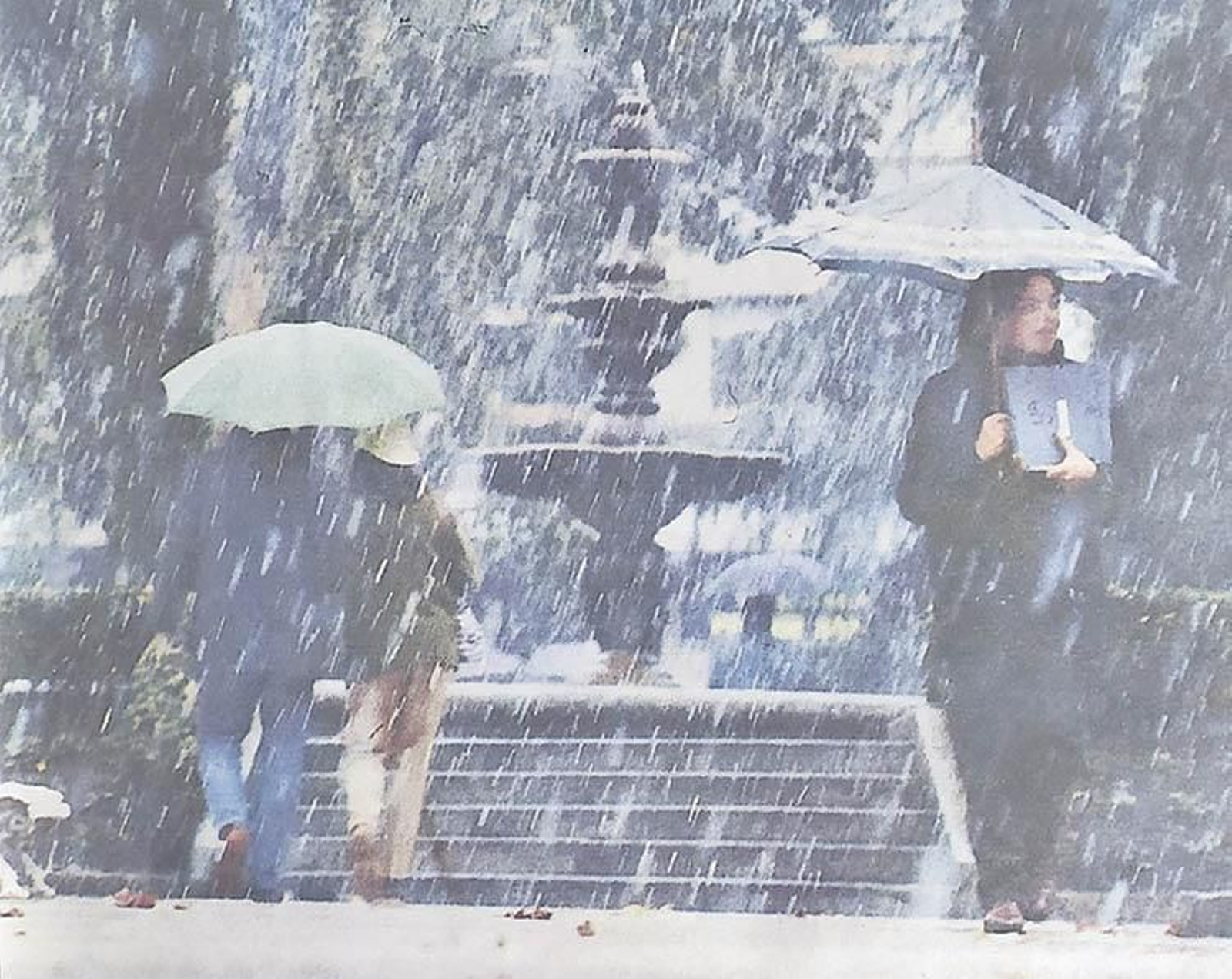 La nieve, cayendo sobre el Parque de Sán Lázaro.