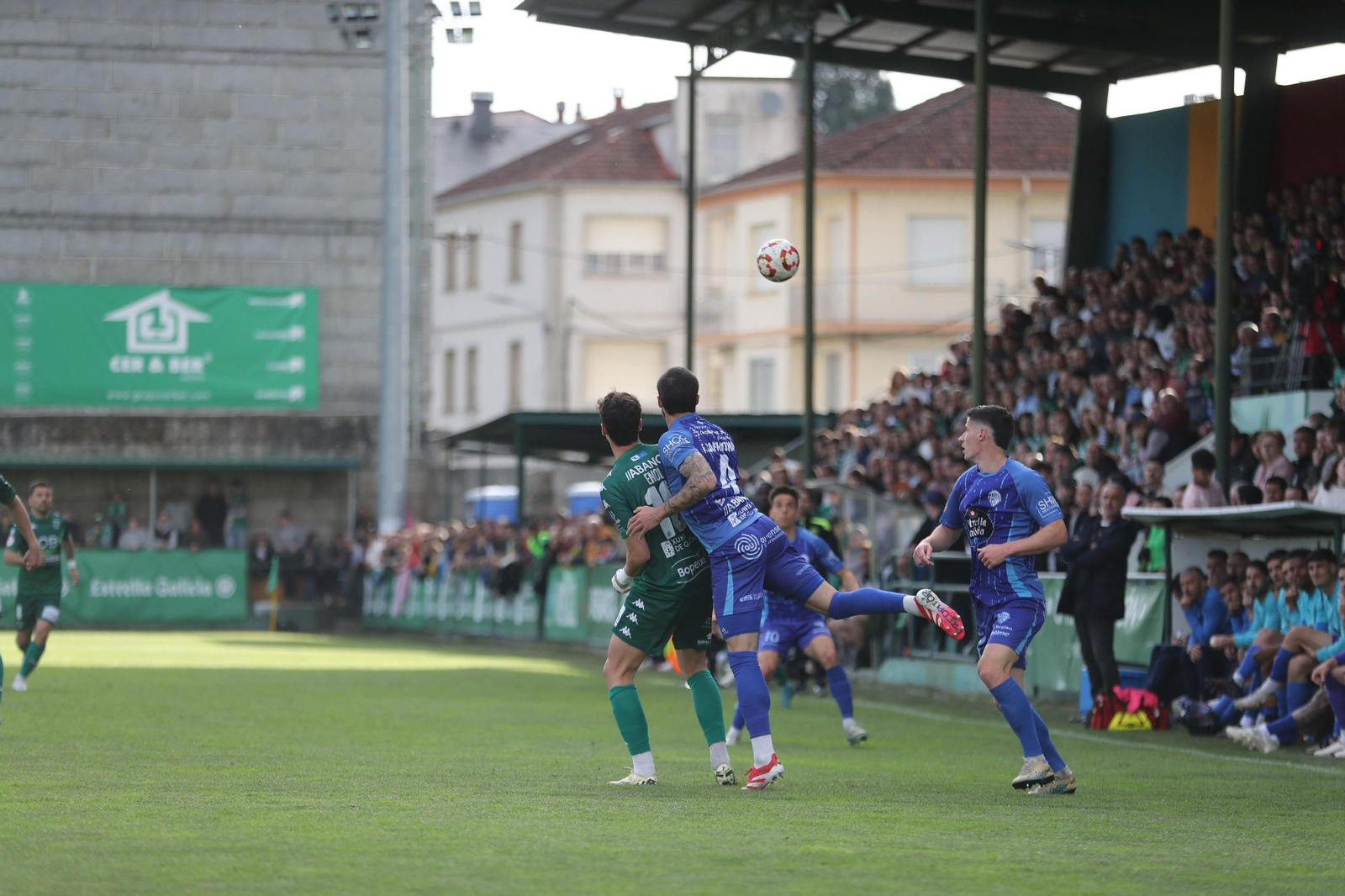 Galería | Empate a uno entre el CD Arenteiro y Ourense CF en el derbi termal