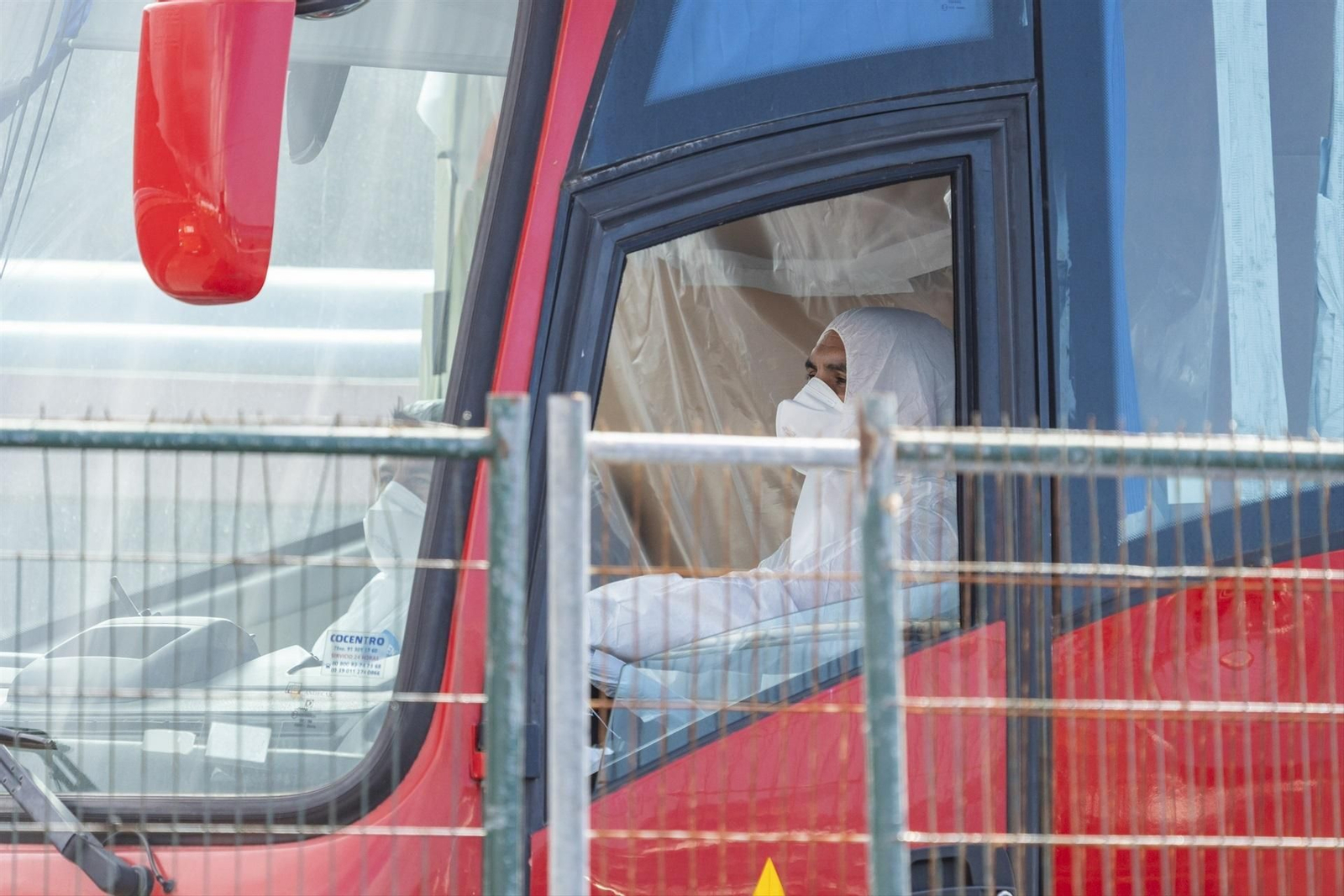 Evacuación del crucero del brote de hantavirus y el traslado al Gómez Ulla en Madrid, en imágenes