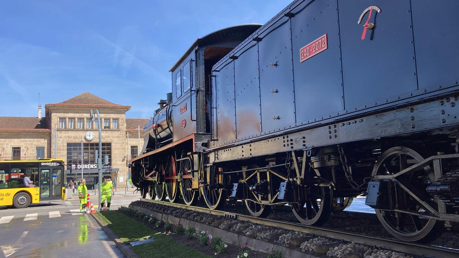 Galería | La locomotora vuelve a lucir en el barrio de A Ponte