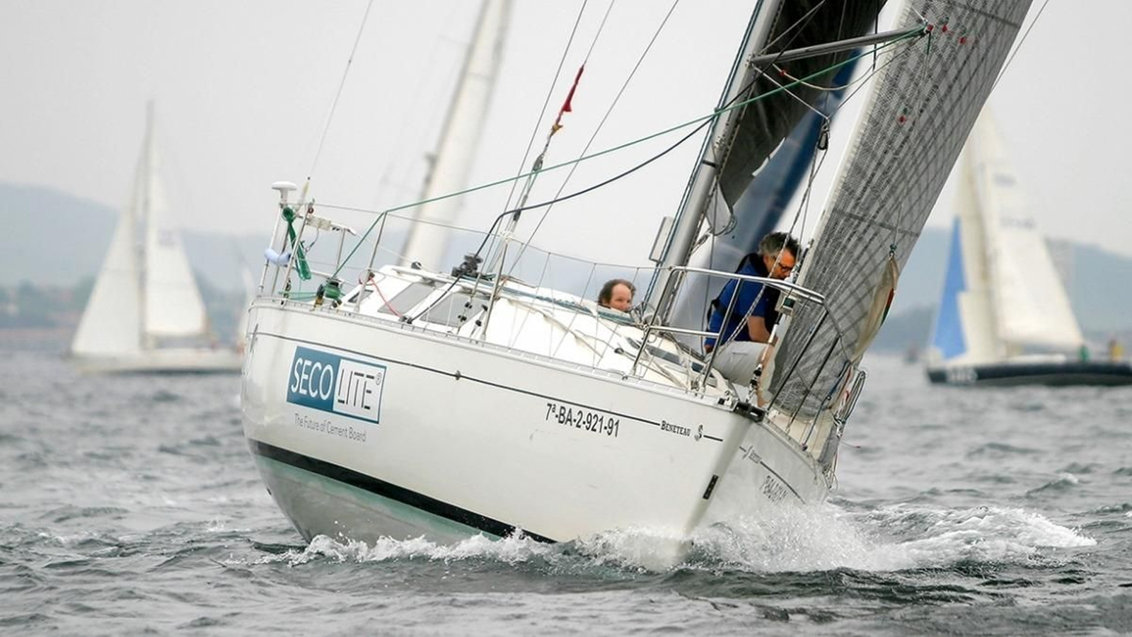 El “Secolite”, de Javier Rey, durante la prueba recorriendo las Islas Cíes.