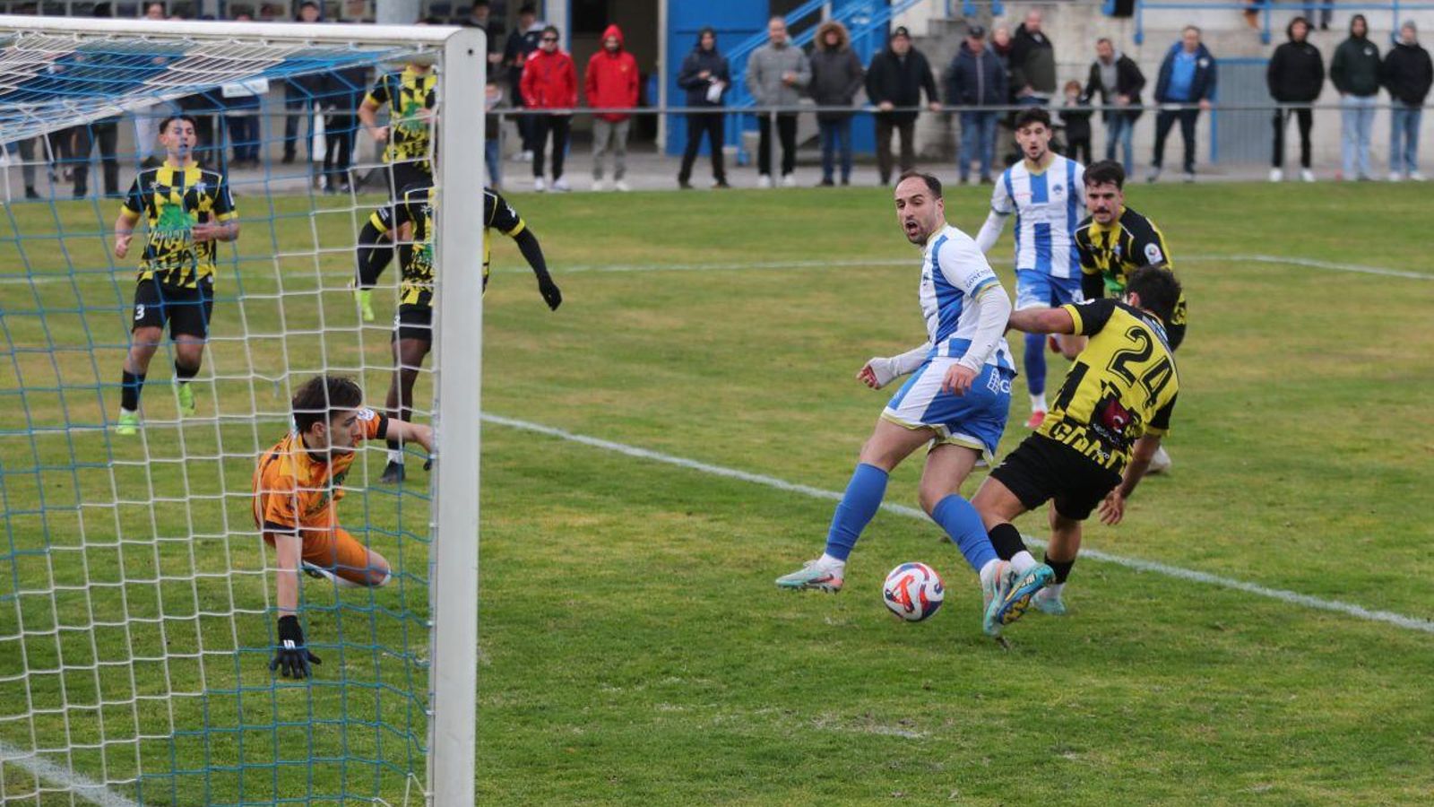 El delantero del Celanova, Joni.