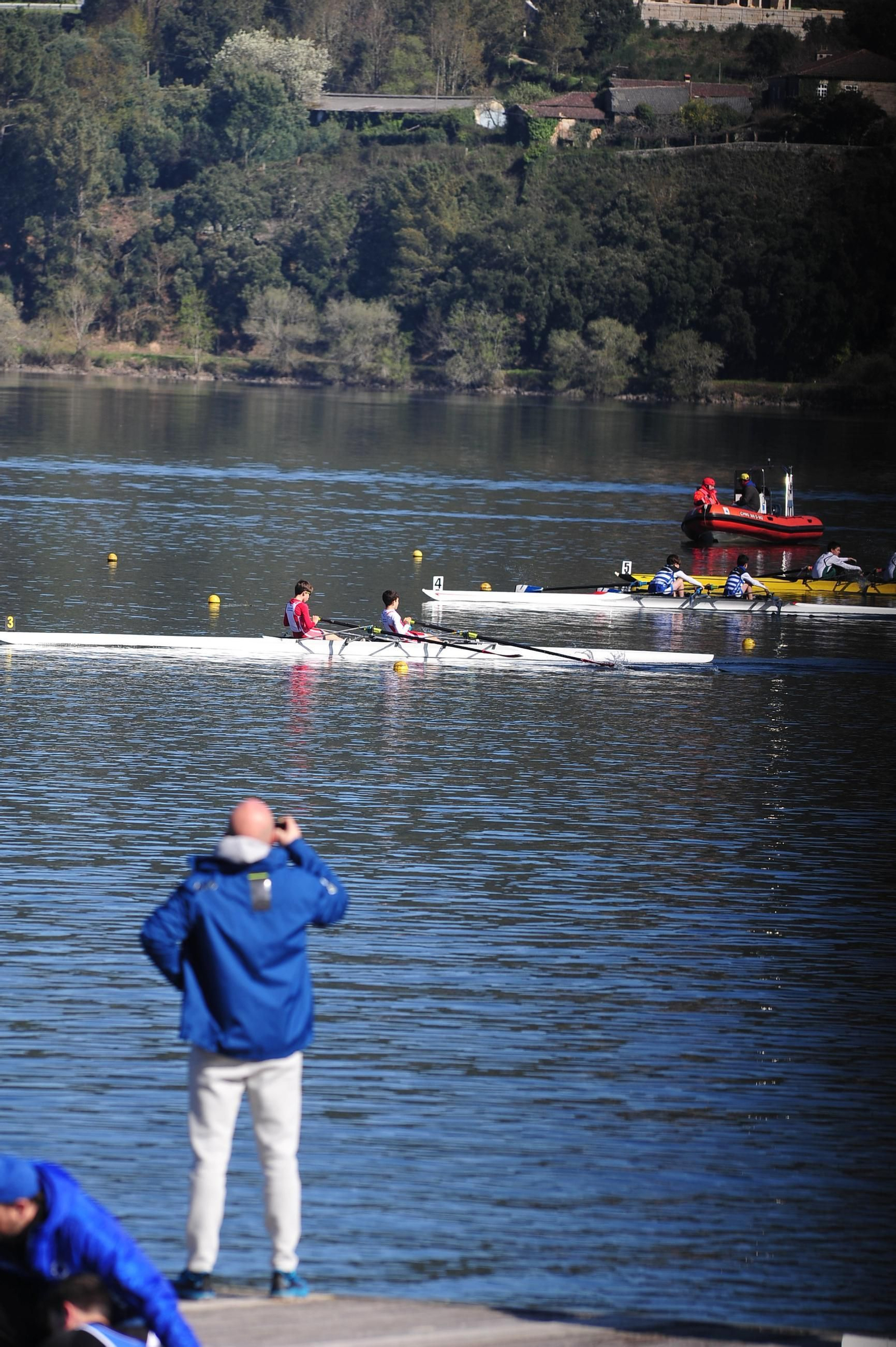 Galería | El Club Naútico Castrelo de Miño sede de la segunda jornada de la Liga Gallega de Remo