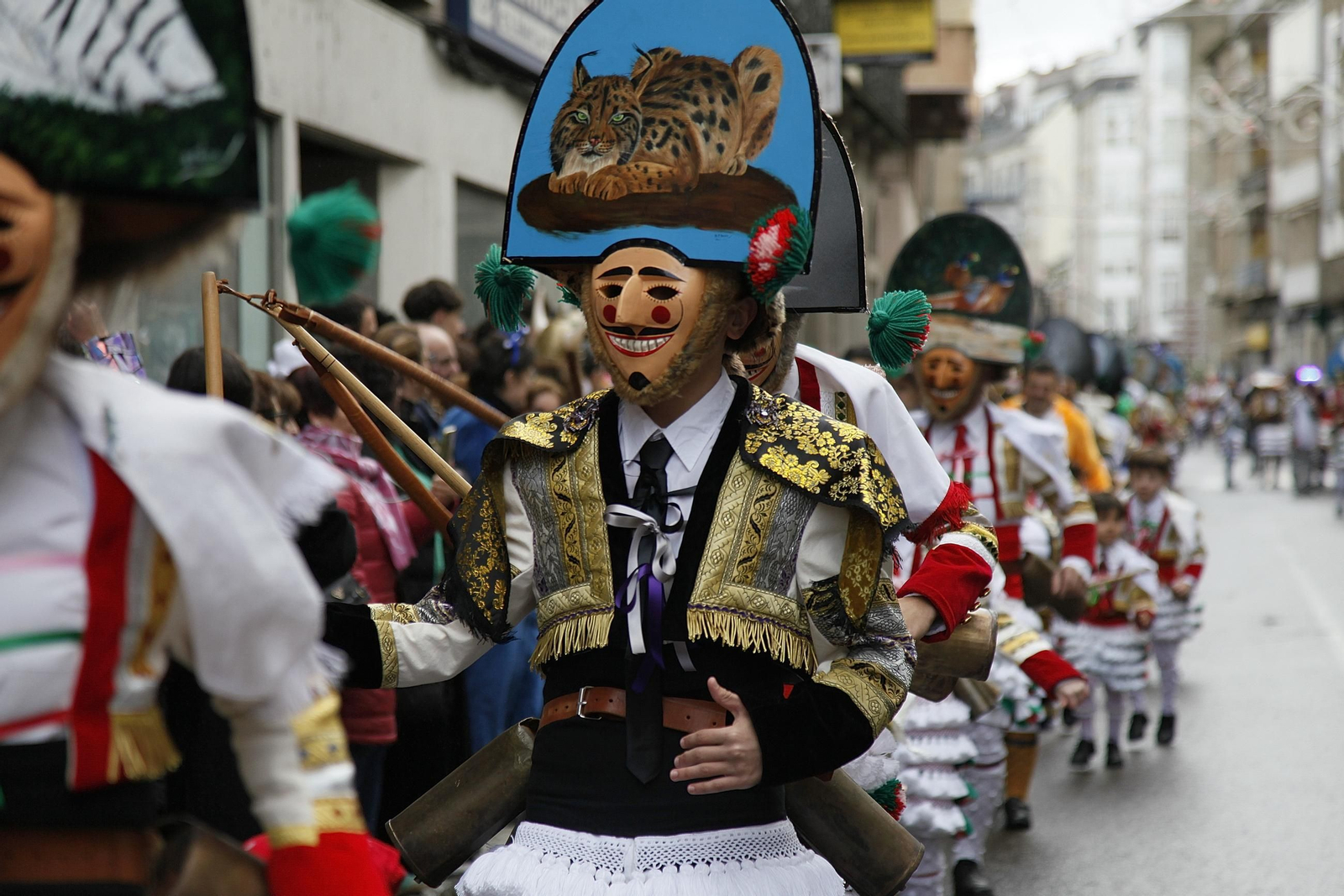 Galería | Música, color y tradición con las llegada de los Cigarróns a Verín durante el Domingo de Corredoiro