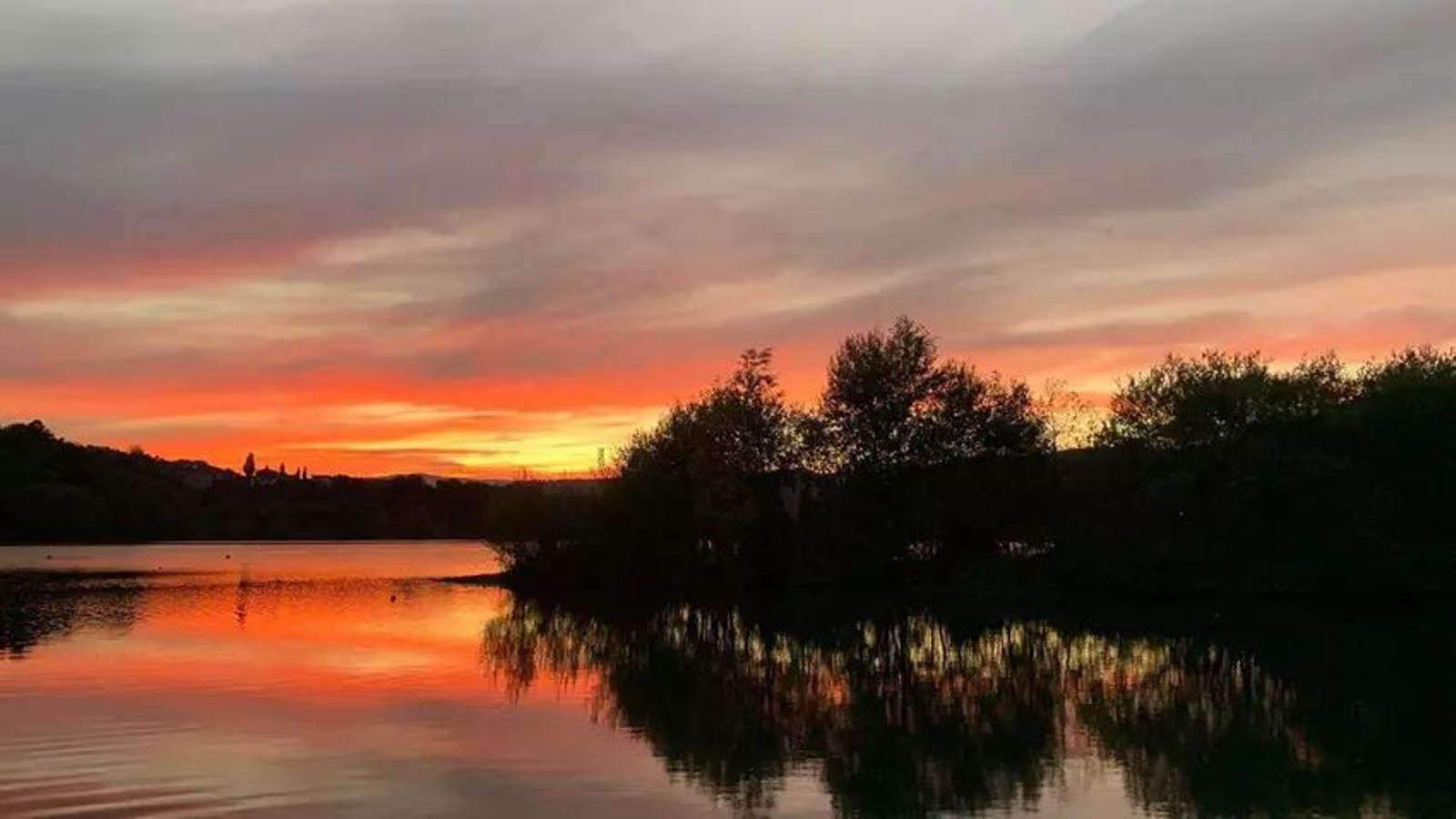 Atardecer sobre el río Miño.