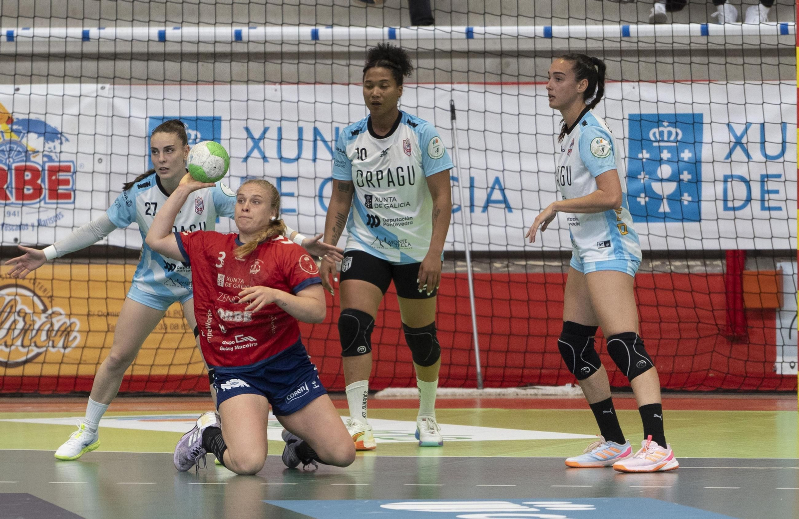 Galería | Porriño y Guardés se miden en el derbi femenino