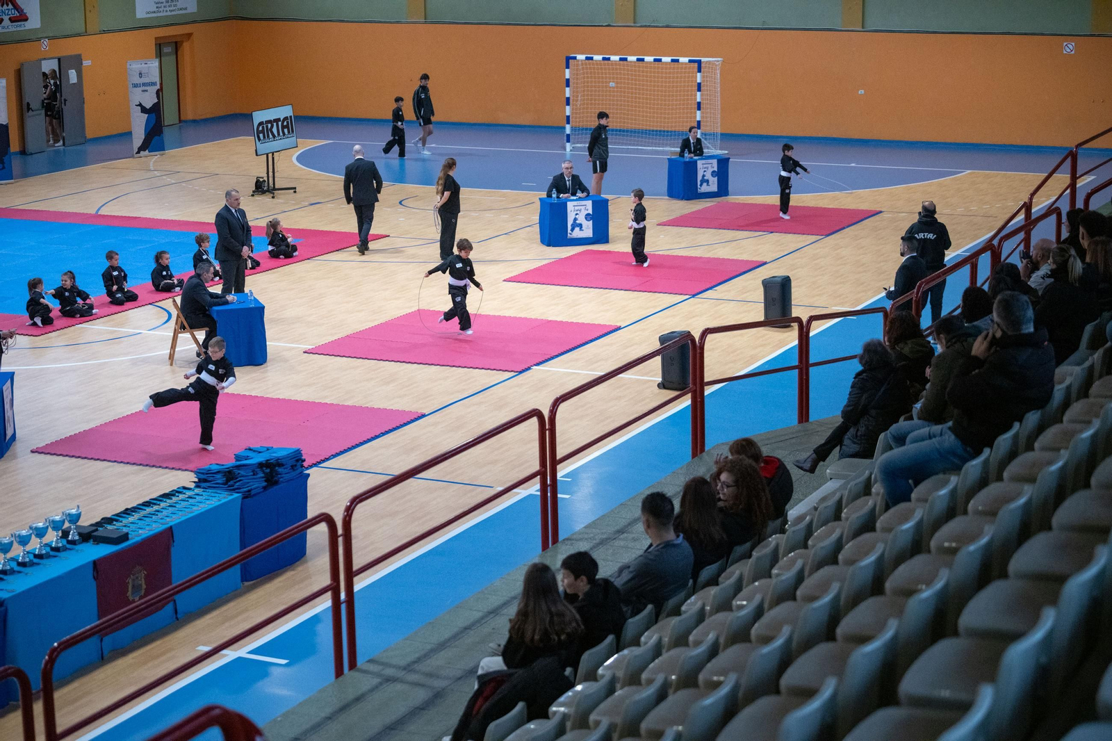 Galería | EL Kung Fu ourensano celebra su Copa Diputación centrada en los más pequeños