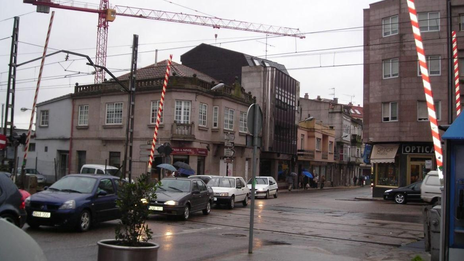 Más de 8000  vehículos/día cruzan el paso a nivel, el nº  16 en densidad de tráfico de toda la red Adif en España