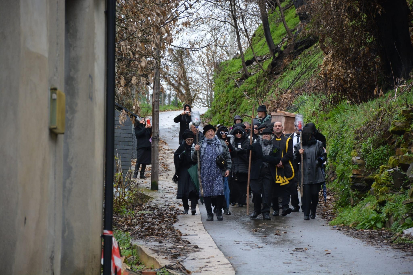 Galería | Los vecinos de San Vicente celebran el Entroido y homenajean a su localidad