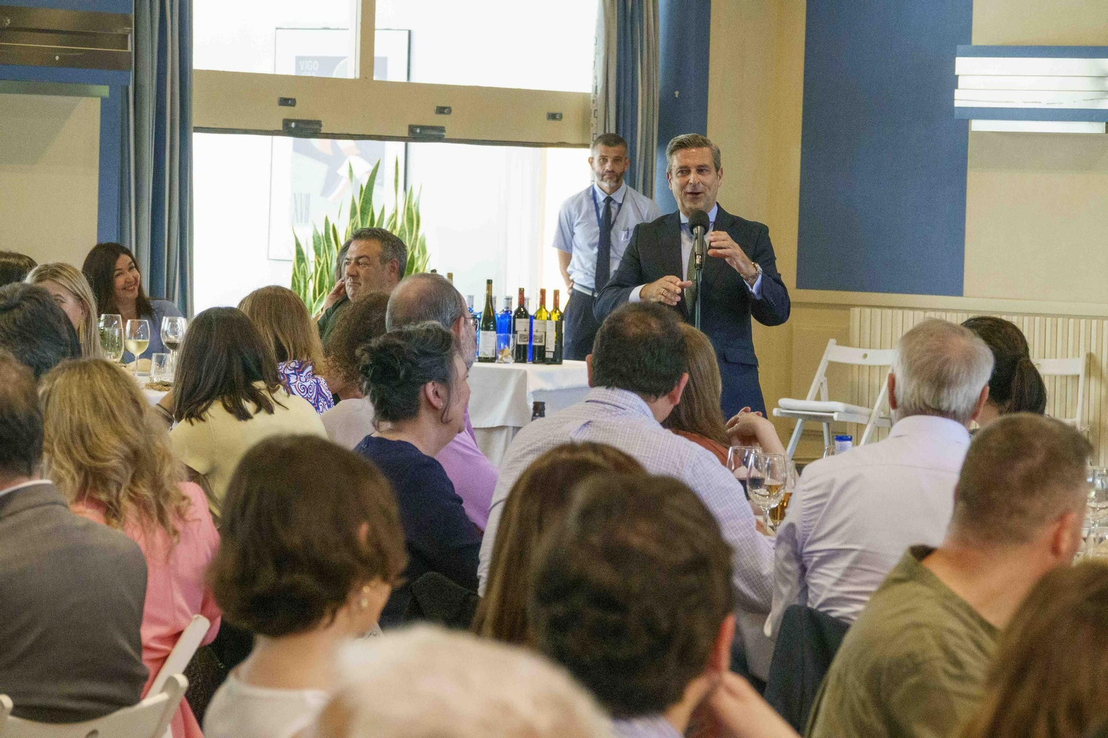 Galería | Emotiva despedida en Vigo al exjuez decano Germán Serrano