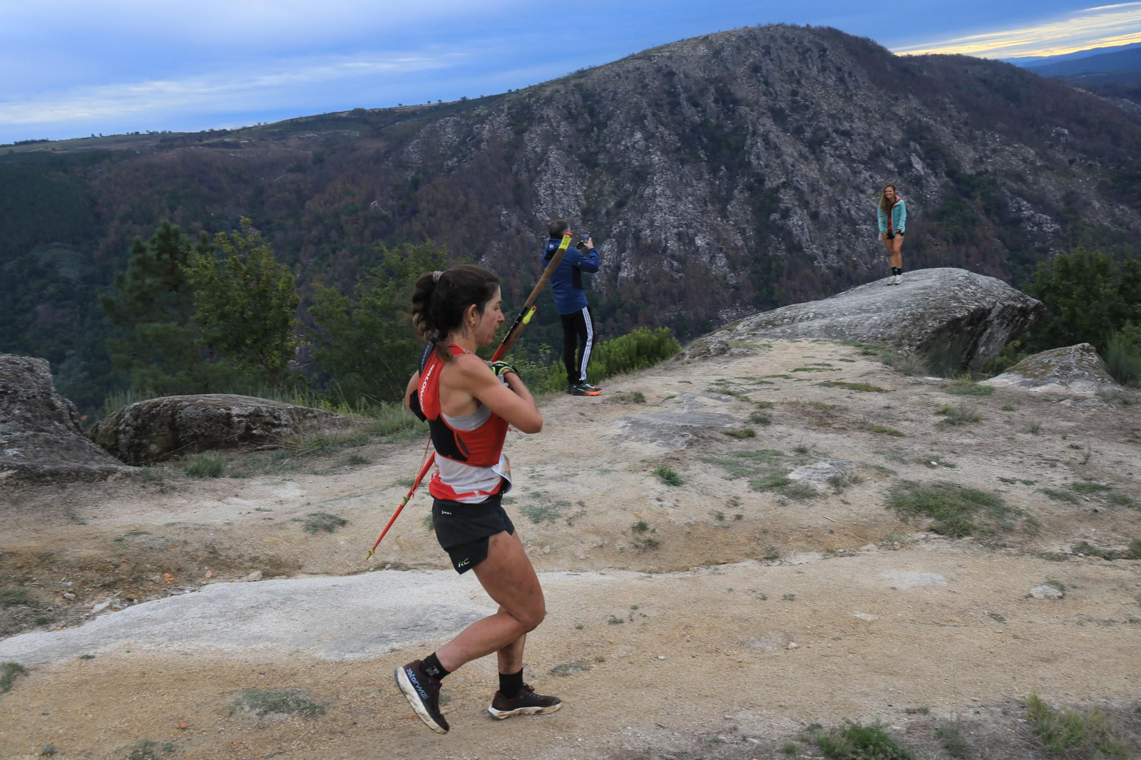 Galería | El Trail Ribeira Sacra cumple diez años y lo celebra entre montes y miradores, en fotos