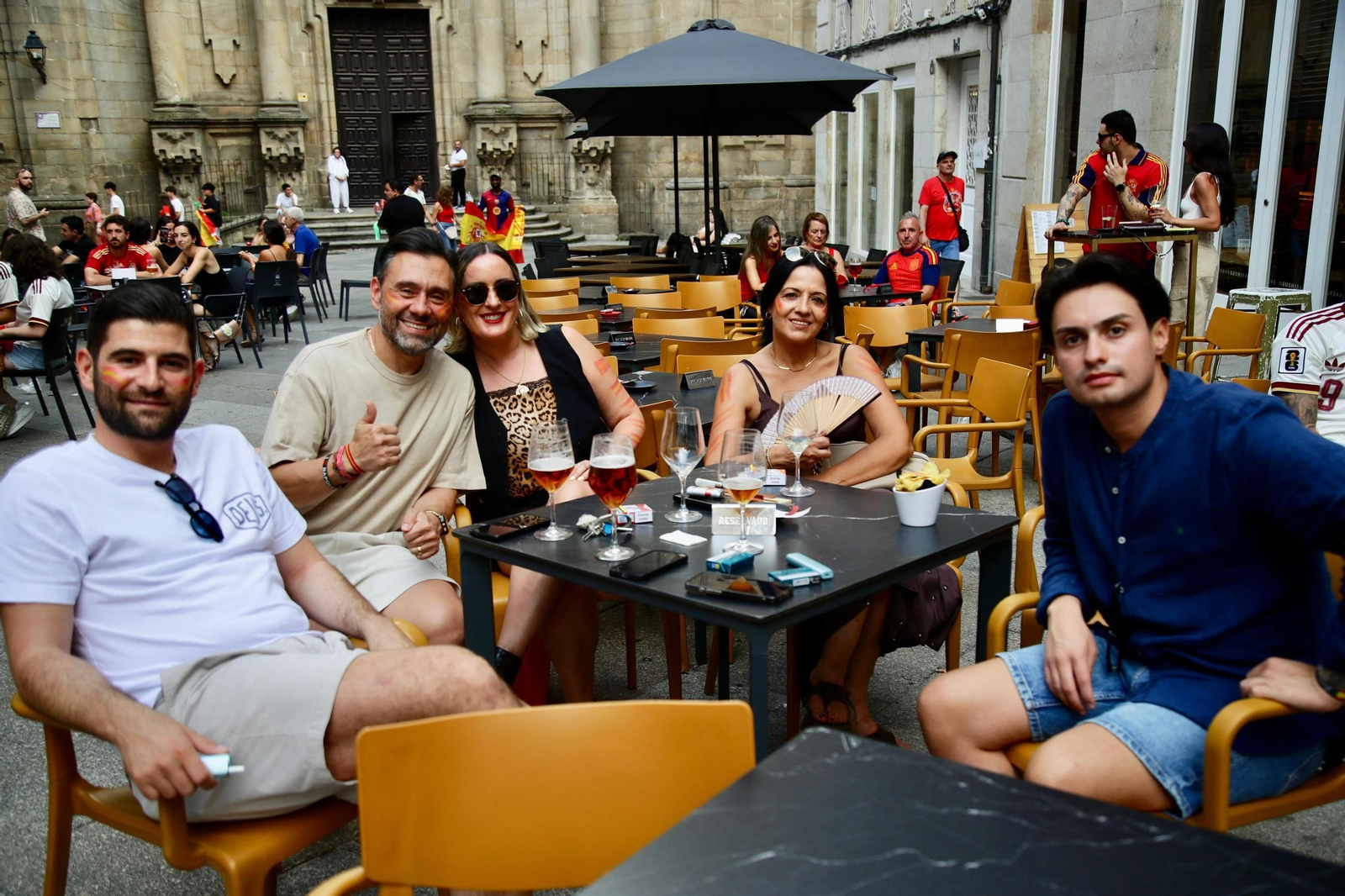 Galería | La provincia de Ourense se tiñe de rojo para apoyar a España en la final del Mundial
