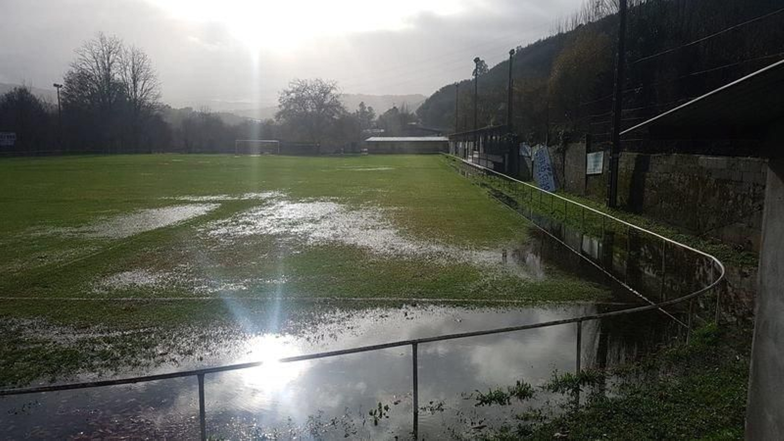 Estado del campo de Valboa, que obligó a suspender el Francelos-Loñoá.