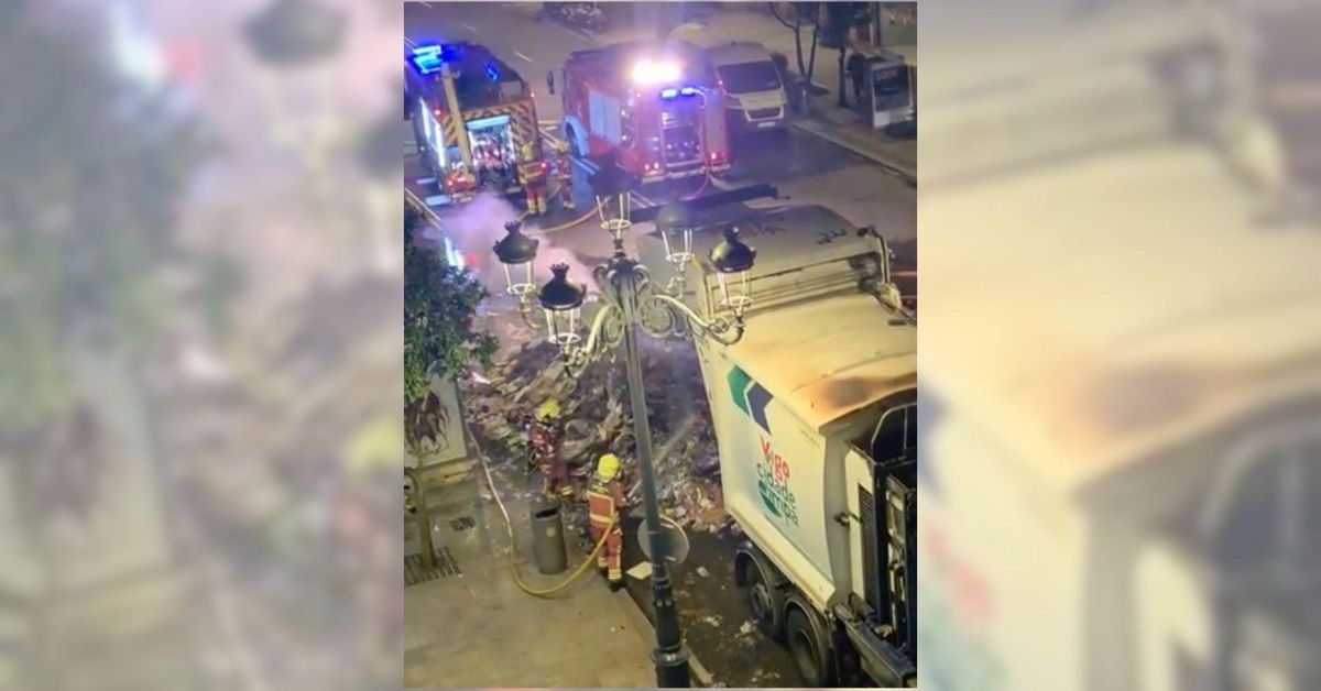 Un camión de la basura se incendia en pleno centro de Vigo