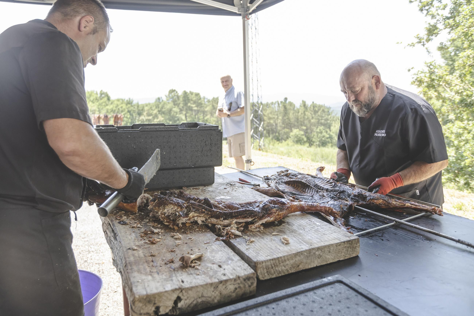 Galería | A Merca disfruta de una gran Festa do Porco ó espeto, en fotos