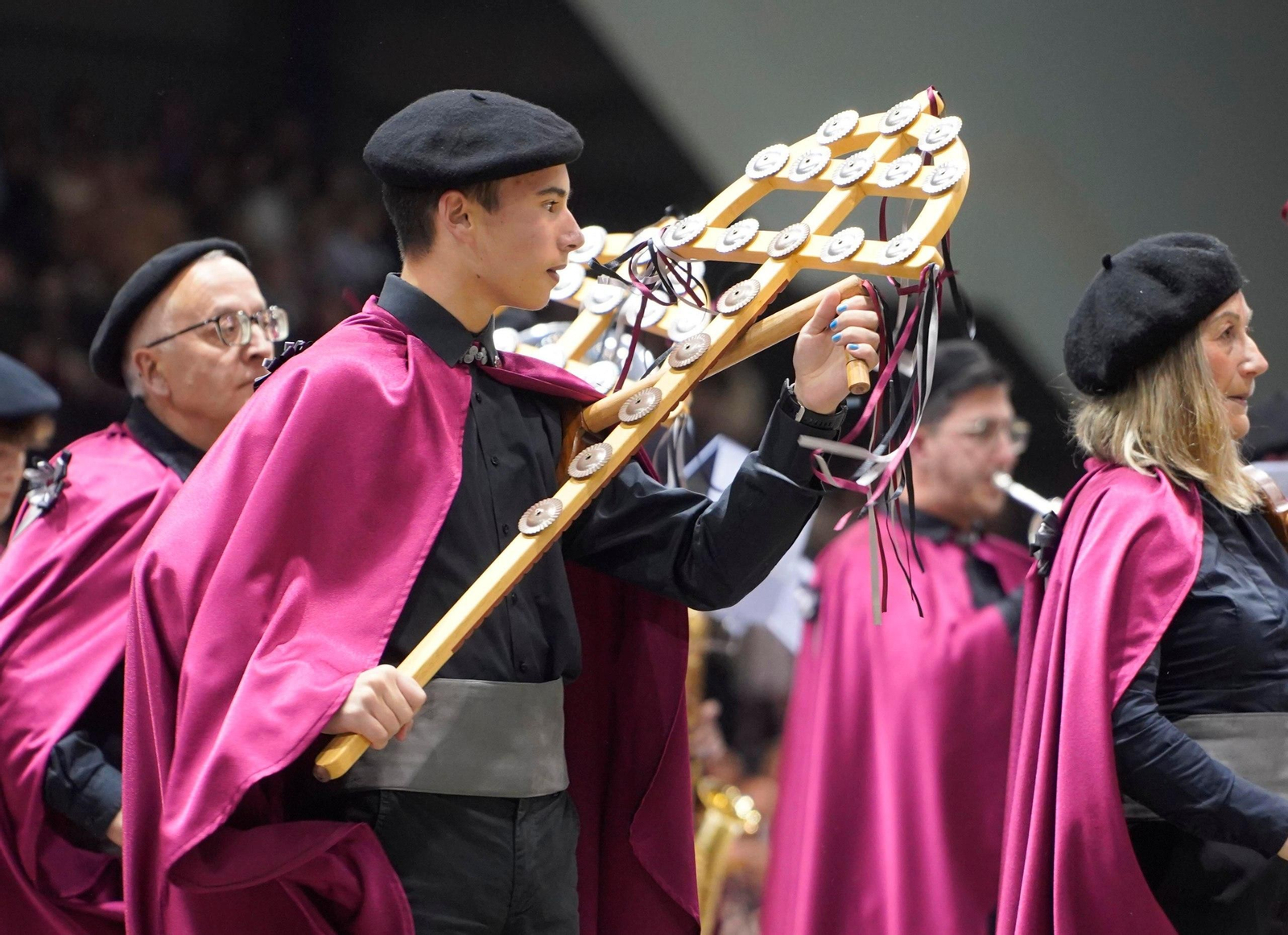 Galería | Récord de público en el concurso de rondallas del Ifevi
