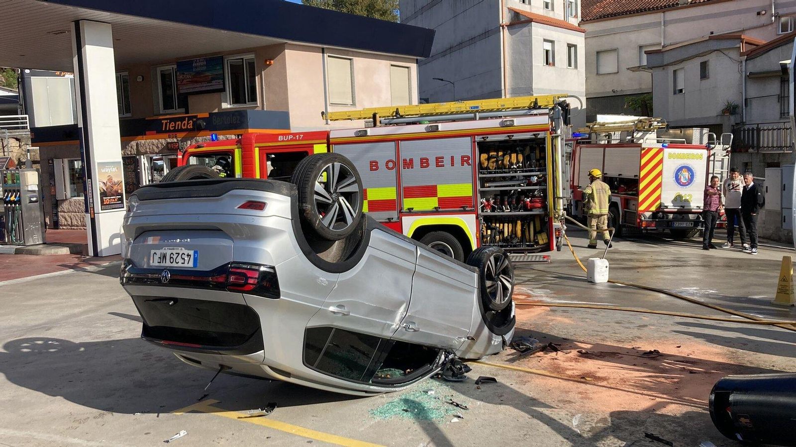 Coche accidentado en O Piñeiral, Ourense.