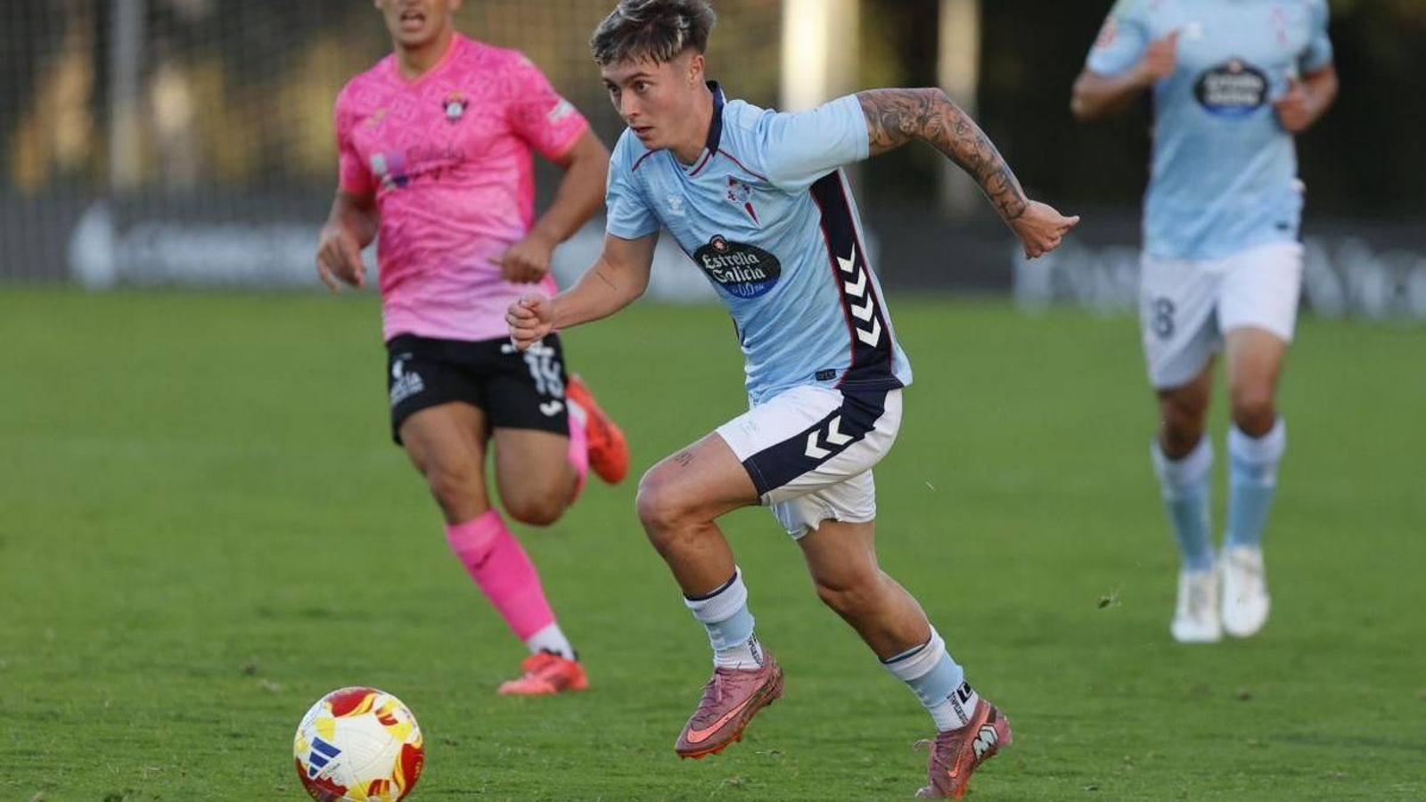 Óscar Marcos metió dos goles más allá del 90 que dieron seis puntos al filial celeste esta campaña.