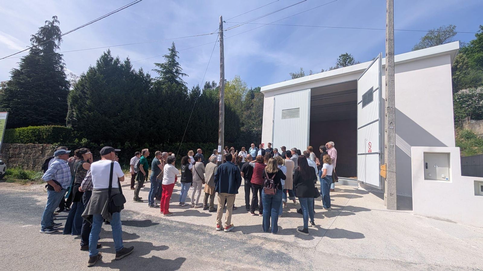 Visita a la caldera comunitaria de Infesta, la aldea modelo de Monterrei.