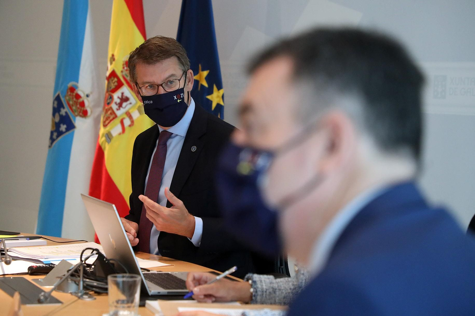 Feijóo, durante el Consello. (VICENTE PERNÍA)