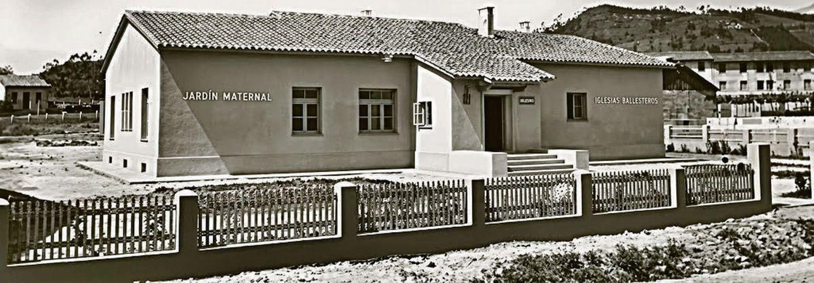 La valla de madera y las calles sin rematar contrastaban con la instalación en aquel año 43.