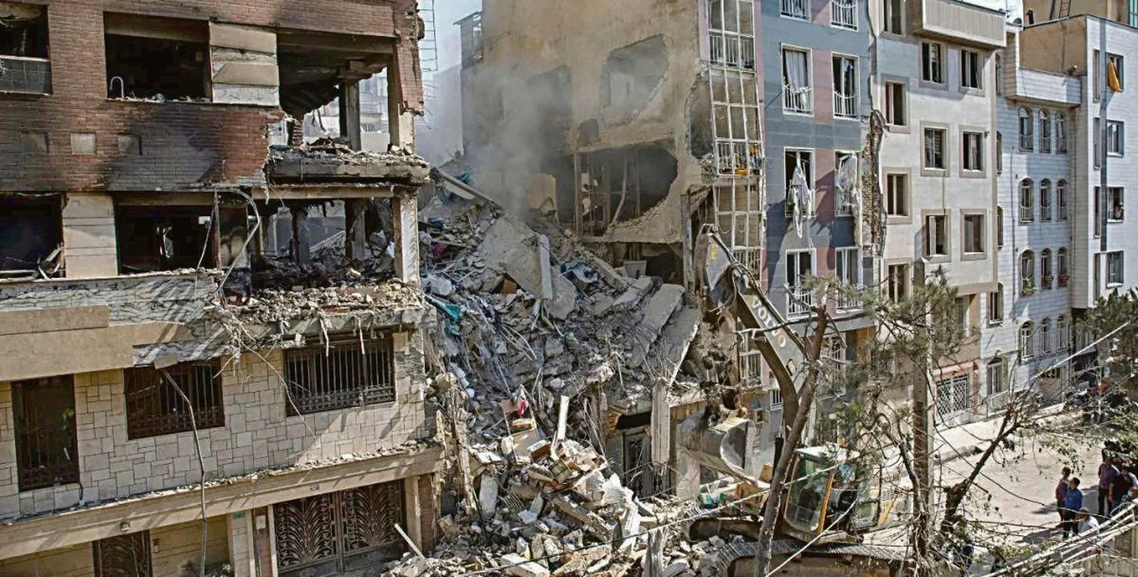 Edificios afectados por los bombardeos israelís sobre Teherán.