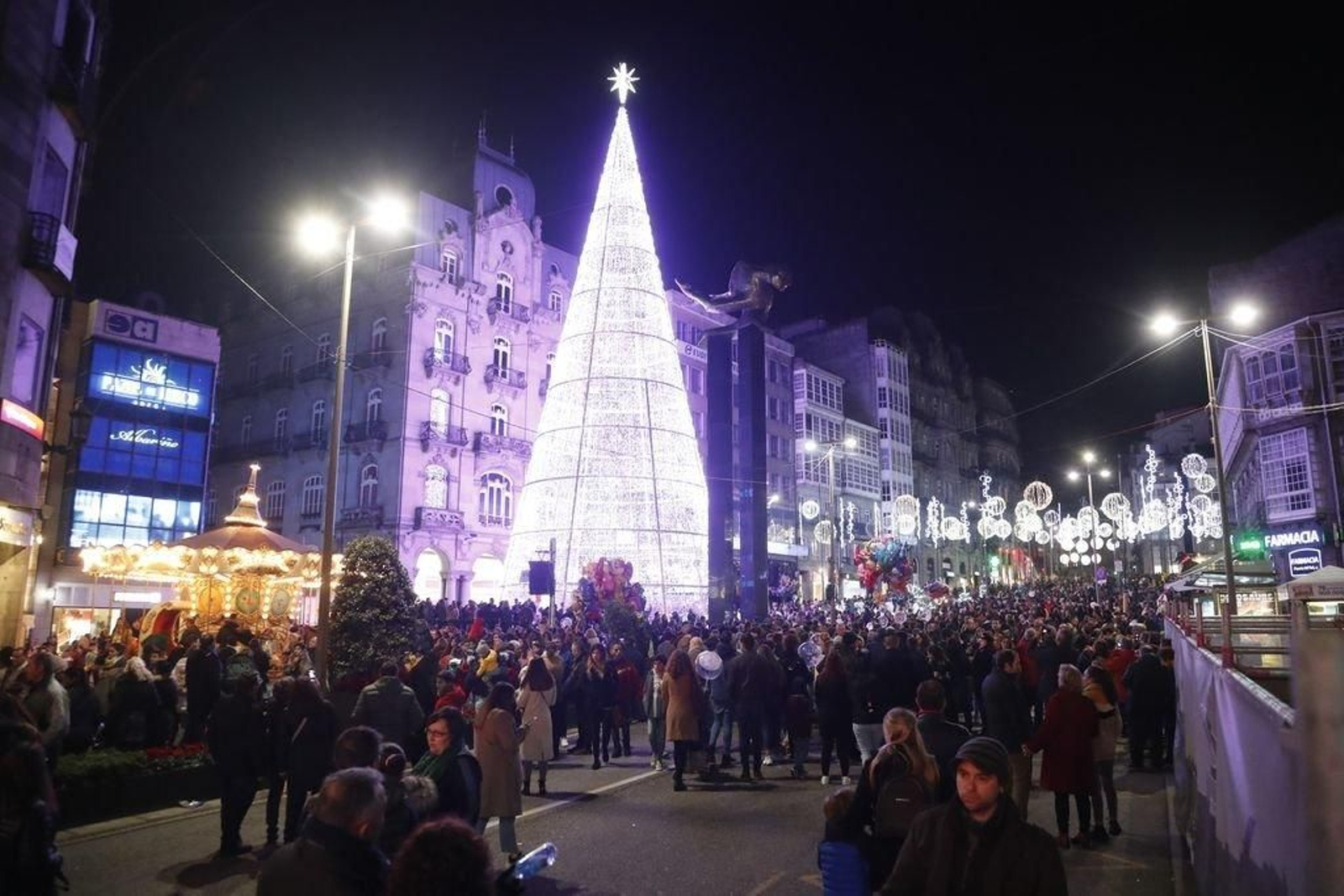 Los turistas invaden Vigo en el Puente250