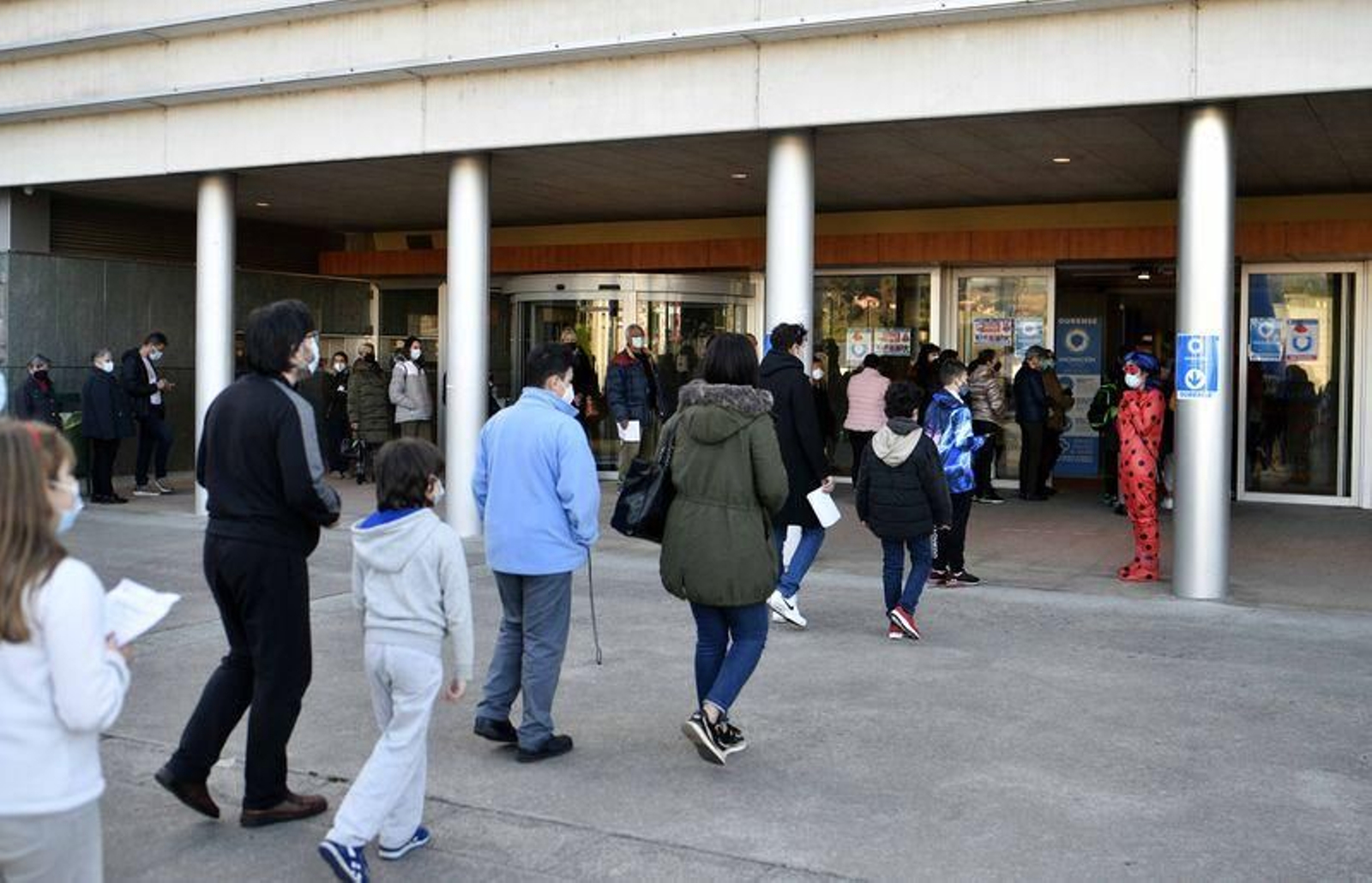 Primera jornada de la vacunación infantil en Expourense // FOTO: XESÚS FARIÑAS