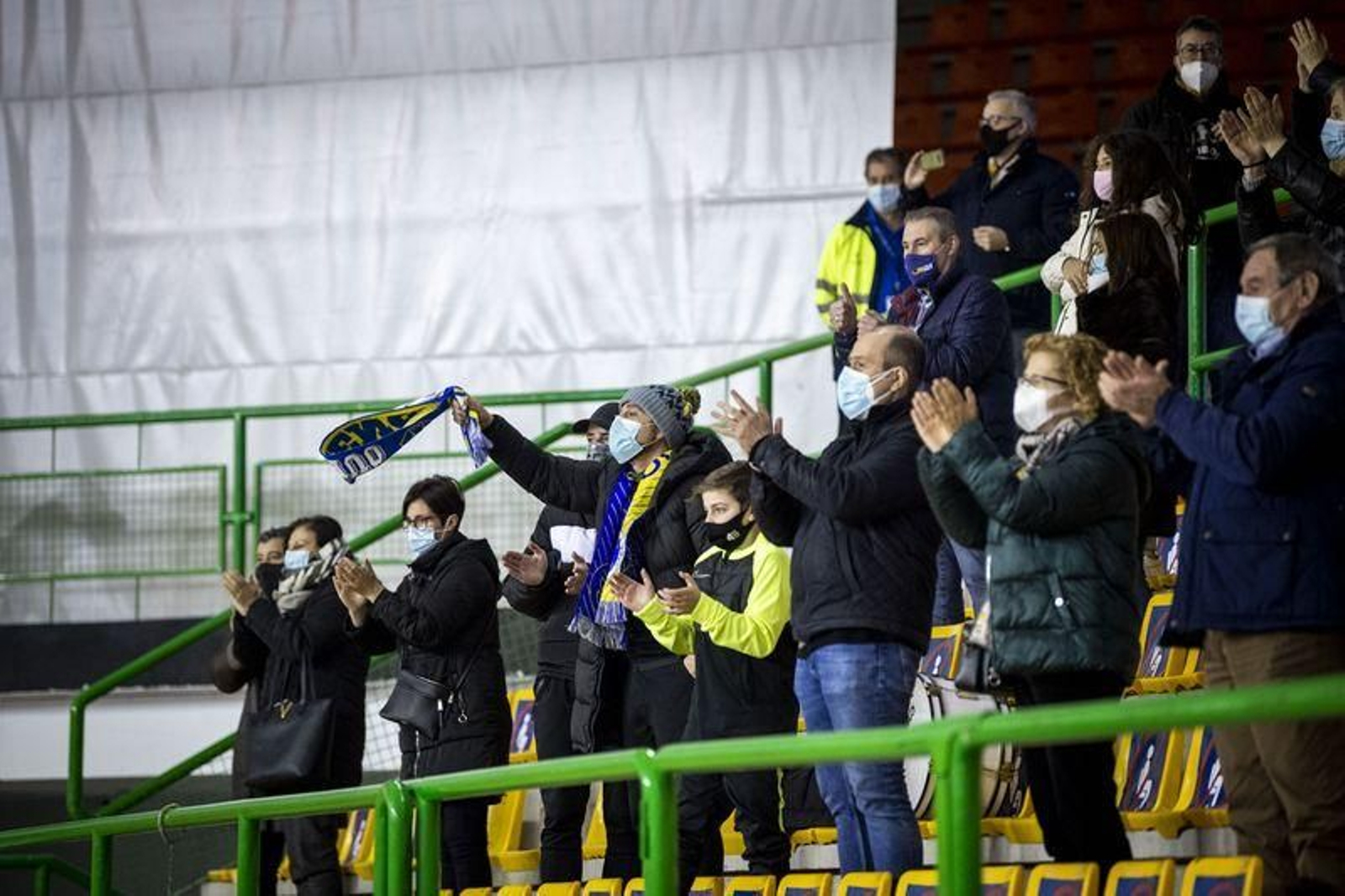 Partido en el Pazo entre el COB y el Cáceres // FOTO: ÓSCAR PINAL
