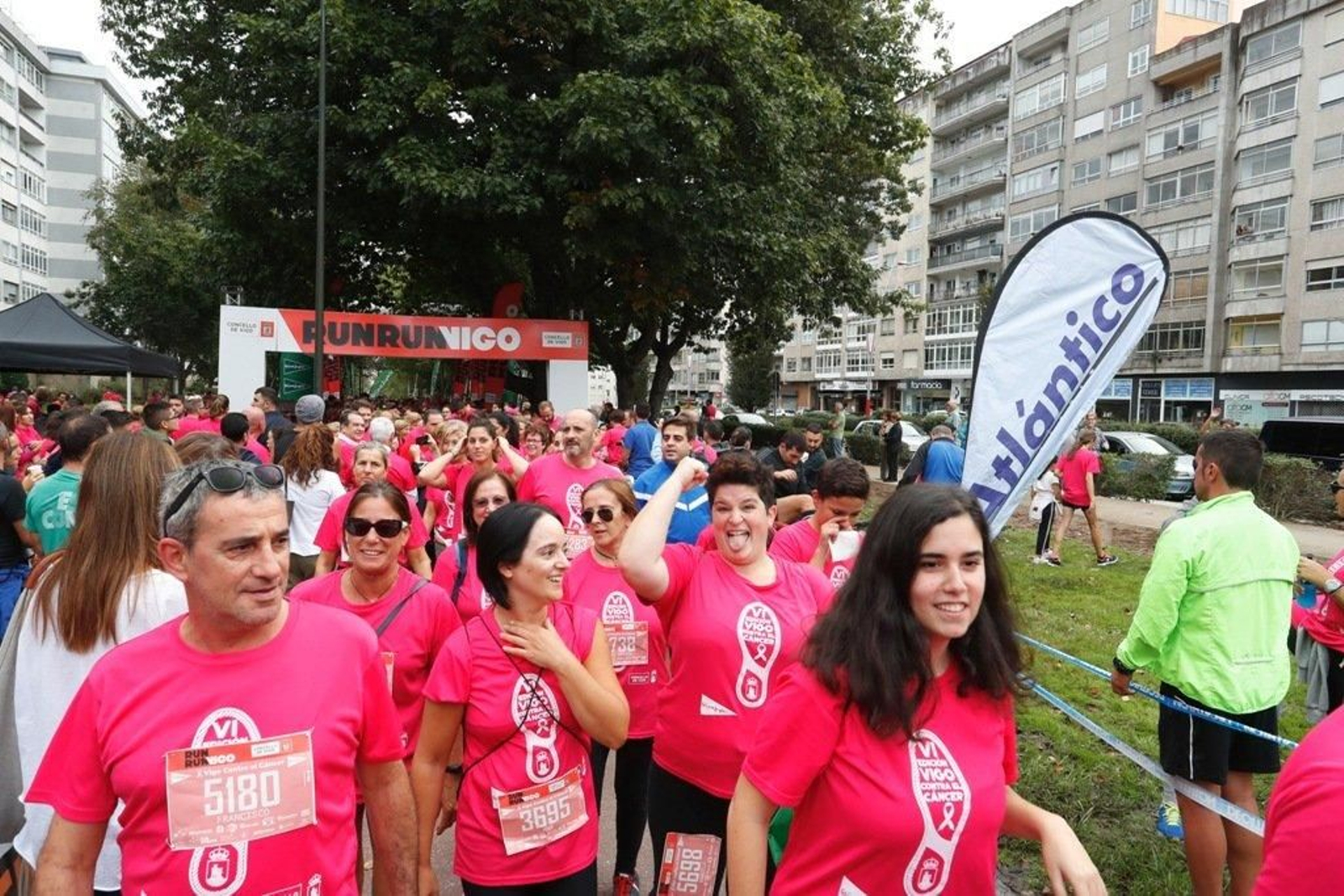 El color rosa abarrotó la Avenida de Castelao - JV Landín 157