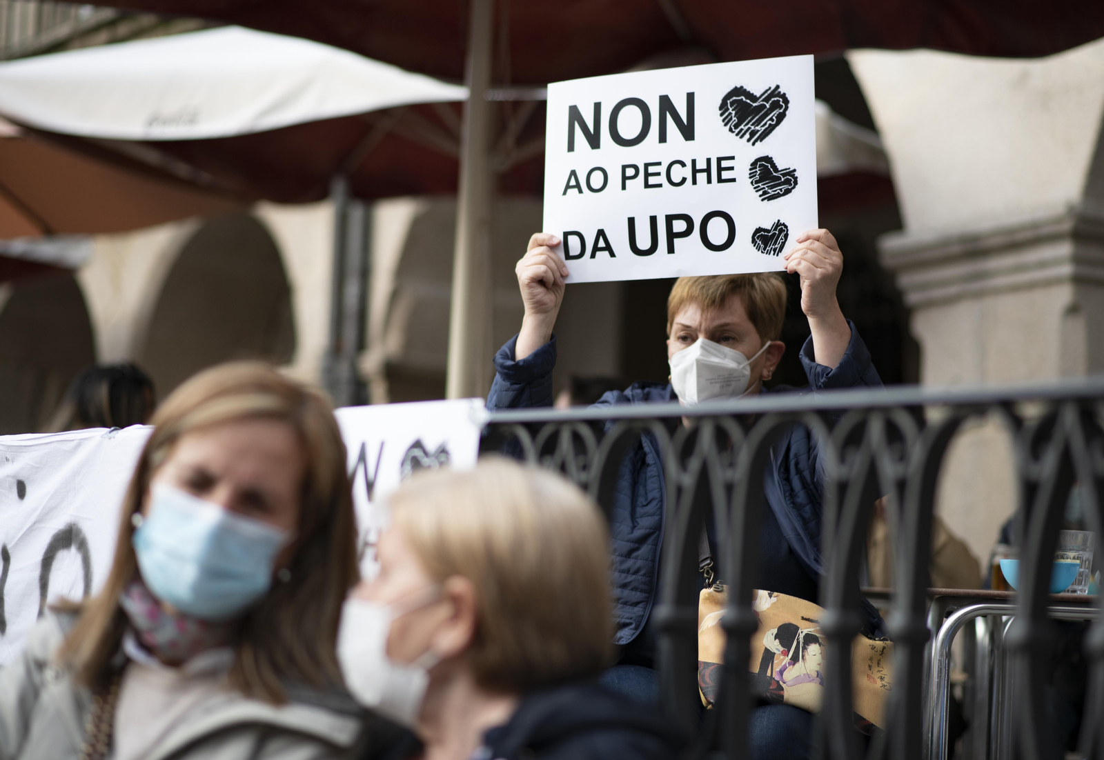 Concentración cultural contra el cierre de la Universidad Popular de Ourense.