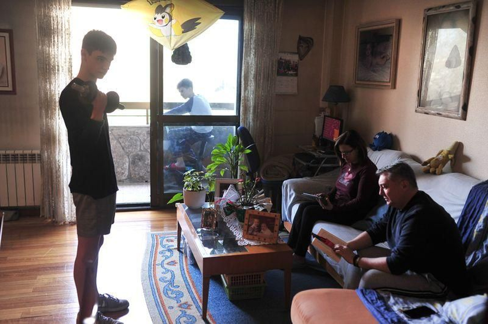 La nueva realidad ha convertido los hogares en una especie de lugar multiusos, incluida en oficina donde ejercer teletrabajo (JOSÉ PAZ).