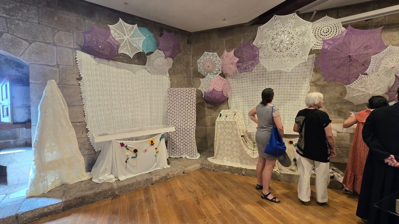 "Exposición de gancho" en Castro Caldelas