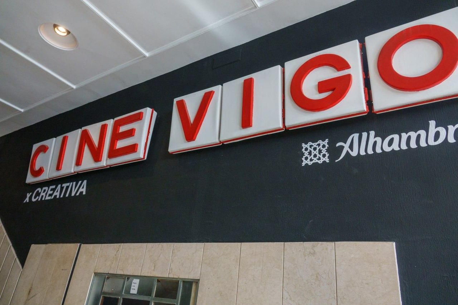 Galería | Reabre el emblemático Cine Vigo tras 20 años cerrado