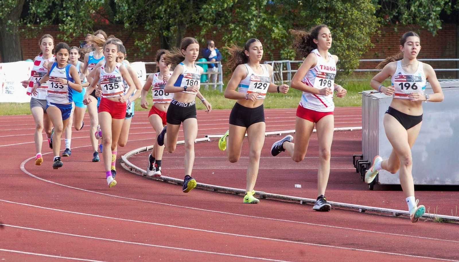 Participantes en una de las pruebas del Gran Premio Cidade de Vigo de atletismo.
