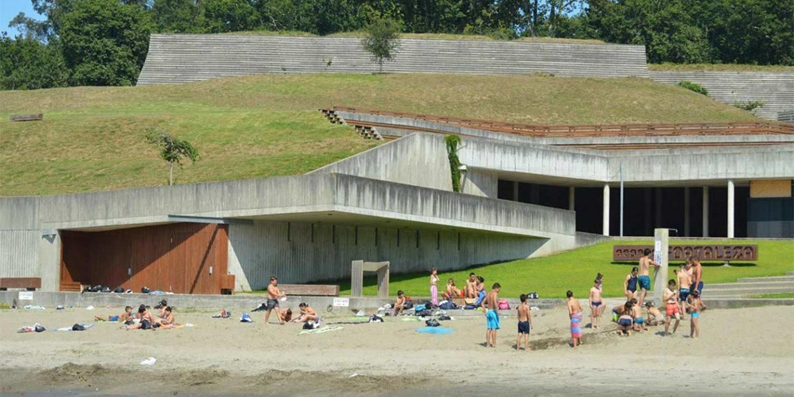 Imagen de la playa fluvial de Goián durante la temporada de baño de verano.