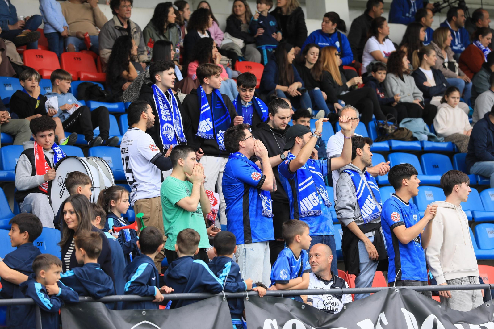 Galería |  Tarde triste en O Couto con el Ourense CF en descenso tras la derrota