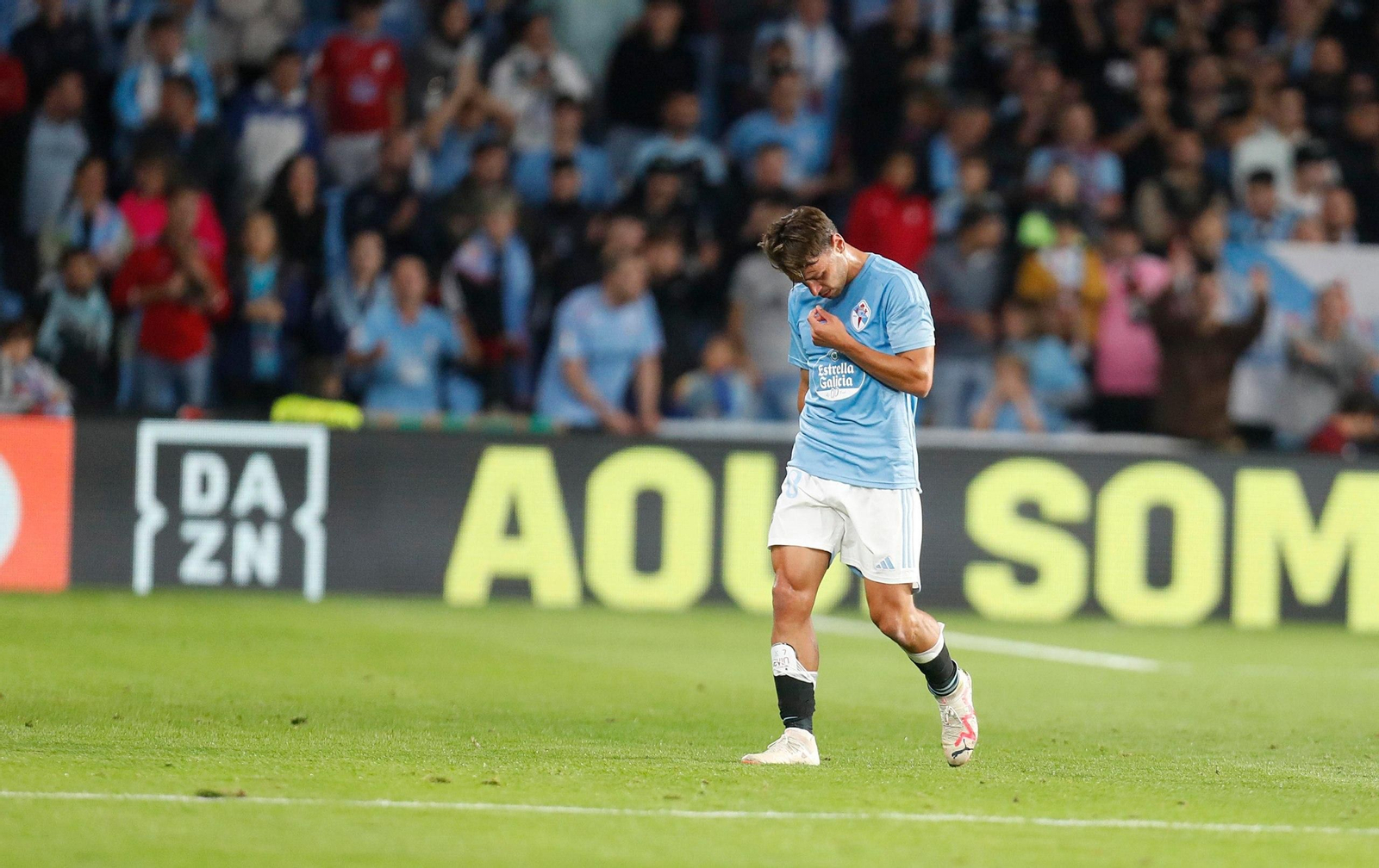 Partido entre el Celta y el Atlético de Madrid. // J.V. Landín