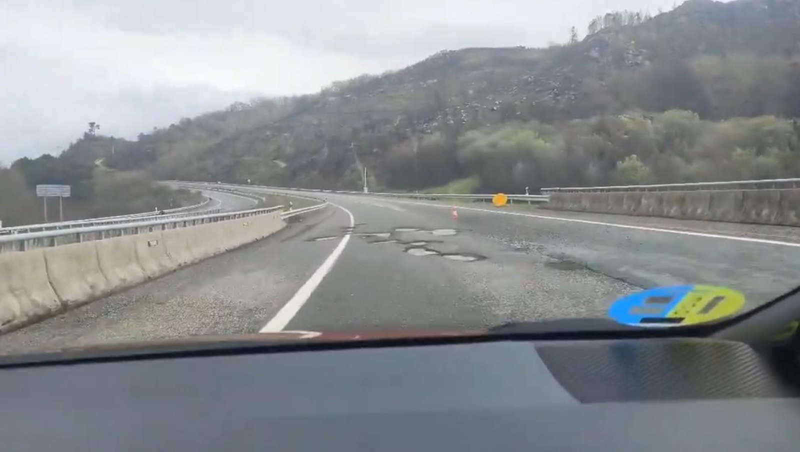 La A-52 en un pésimo estado.