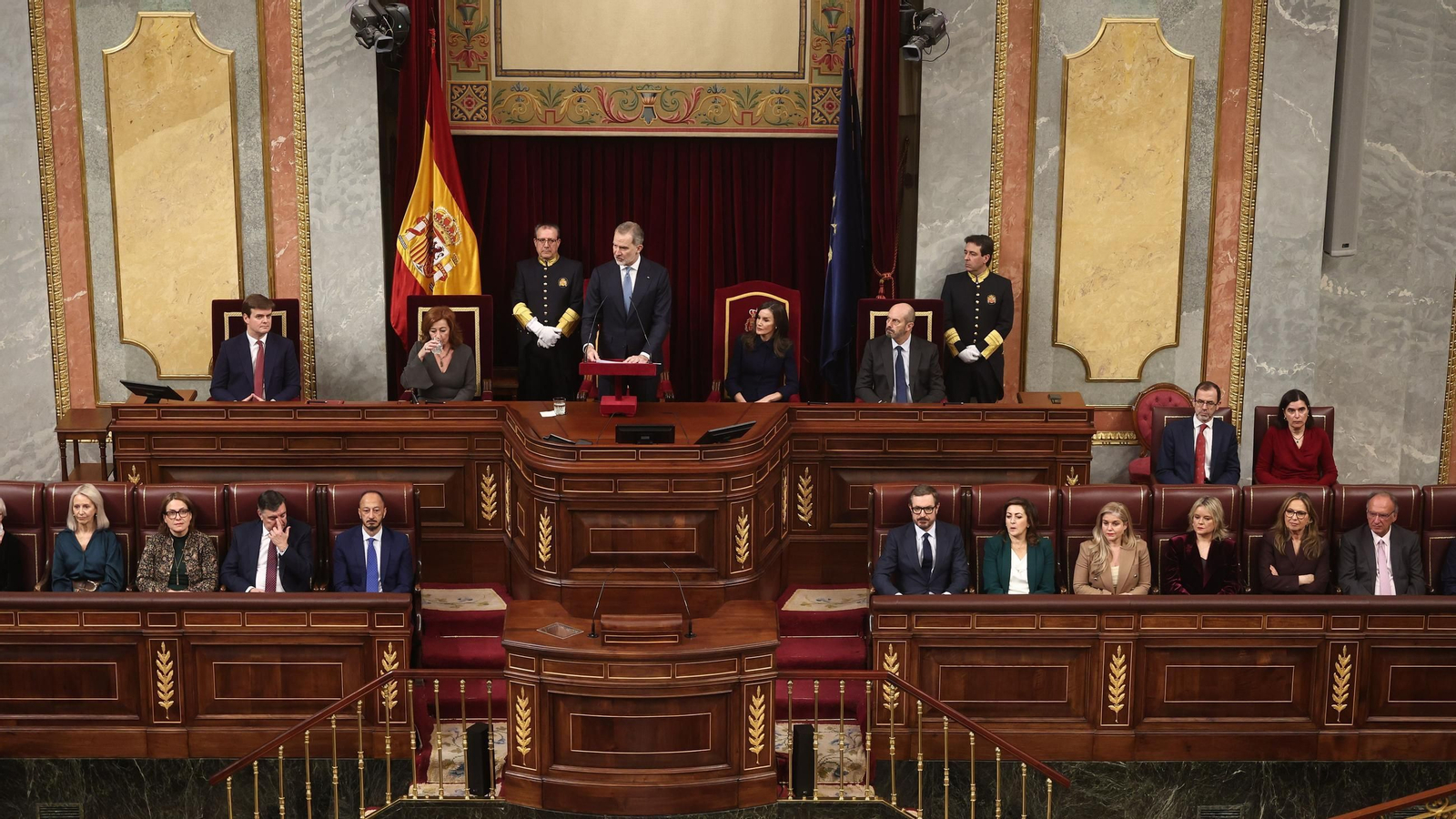Los Reyes presiden el acto institucional "Nuestra constitución más longeva" en el Congreso.