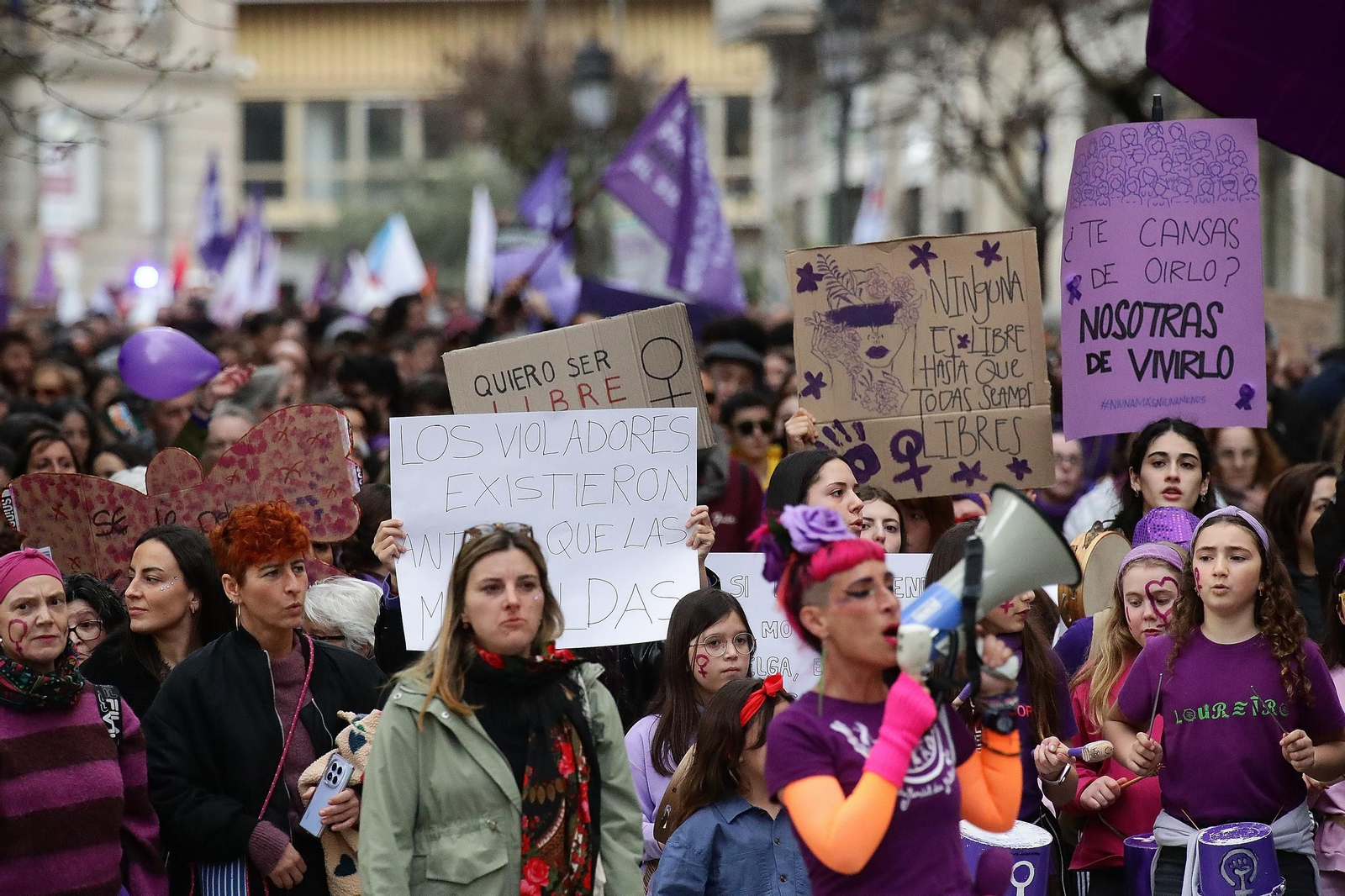 Galería |  Las mujeres salen a las calles de Ourense: feminismo y revolución