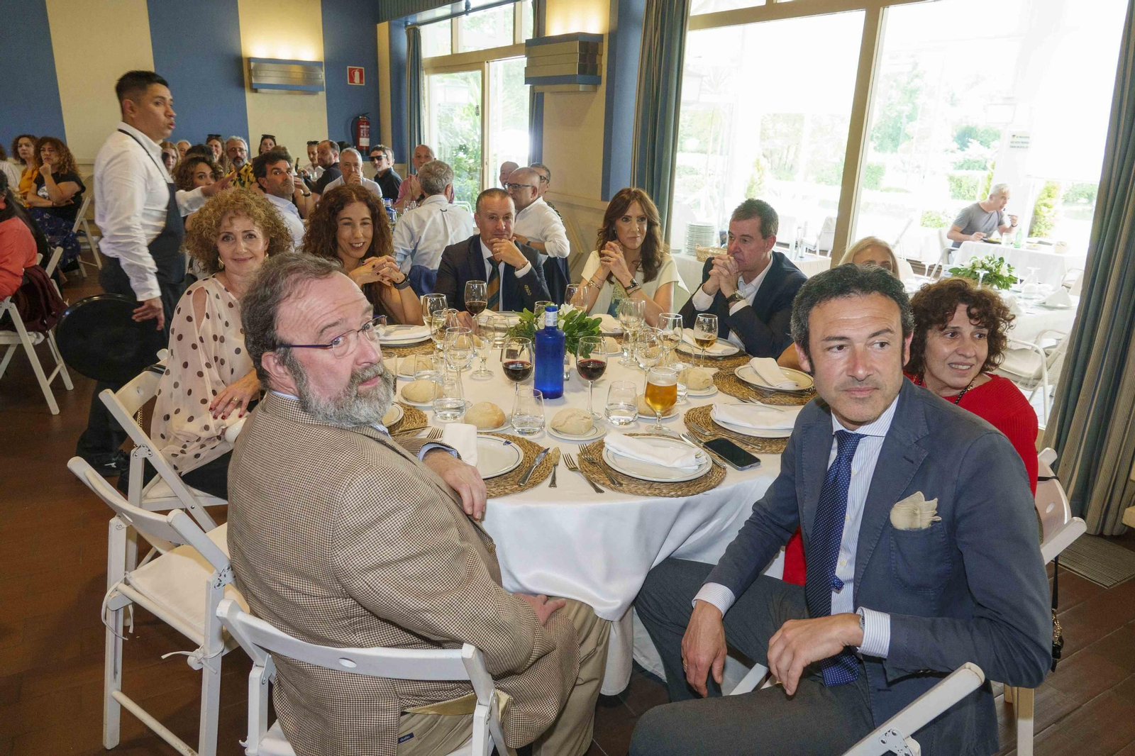 Galería | Emotiva despedida en Vigo al exjuez decano Germán Serrano