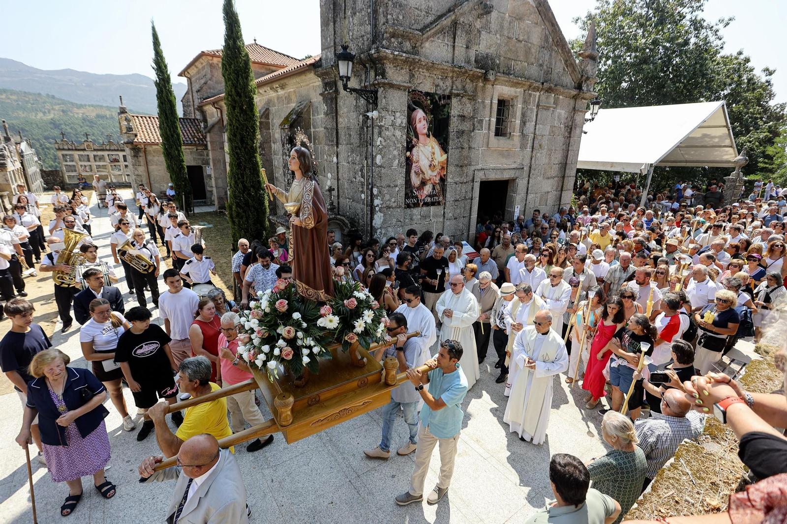 Galería | Ribarteme procesiona a Santa Marta sin "caixóns"