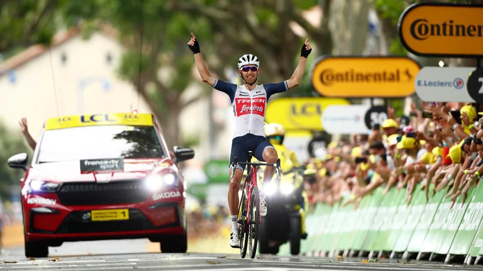 Bauke Mollema cruzó la meta en solitario tras una larga escapada. // EFE