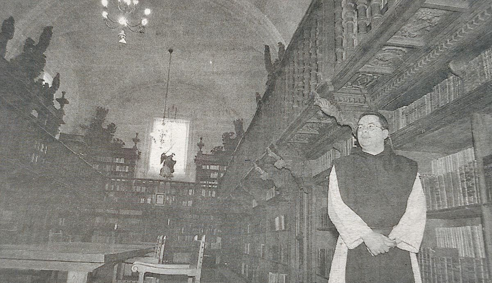 Pascual Abalo en la Biblioteca de Oseira.