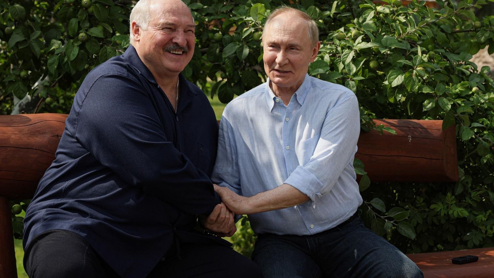 Los presidentes de Bielorrusia, Alexander Lukashenko, y Rusia, Vladimir Putin
