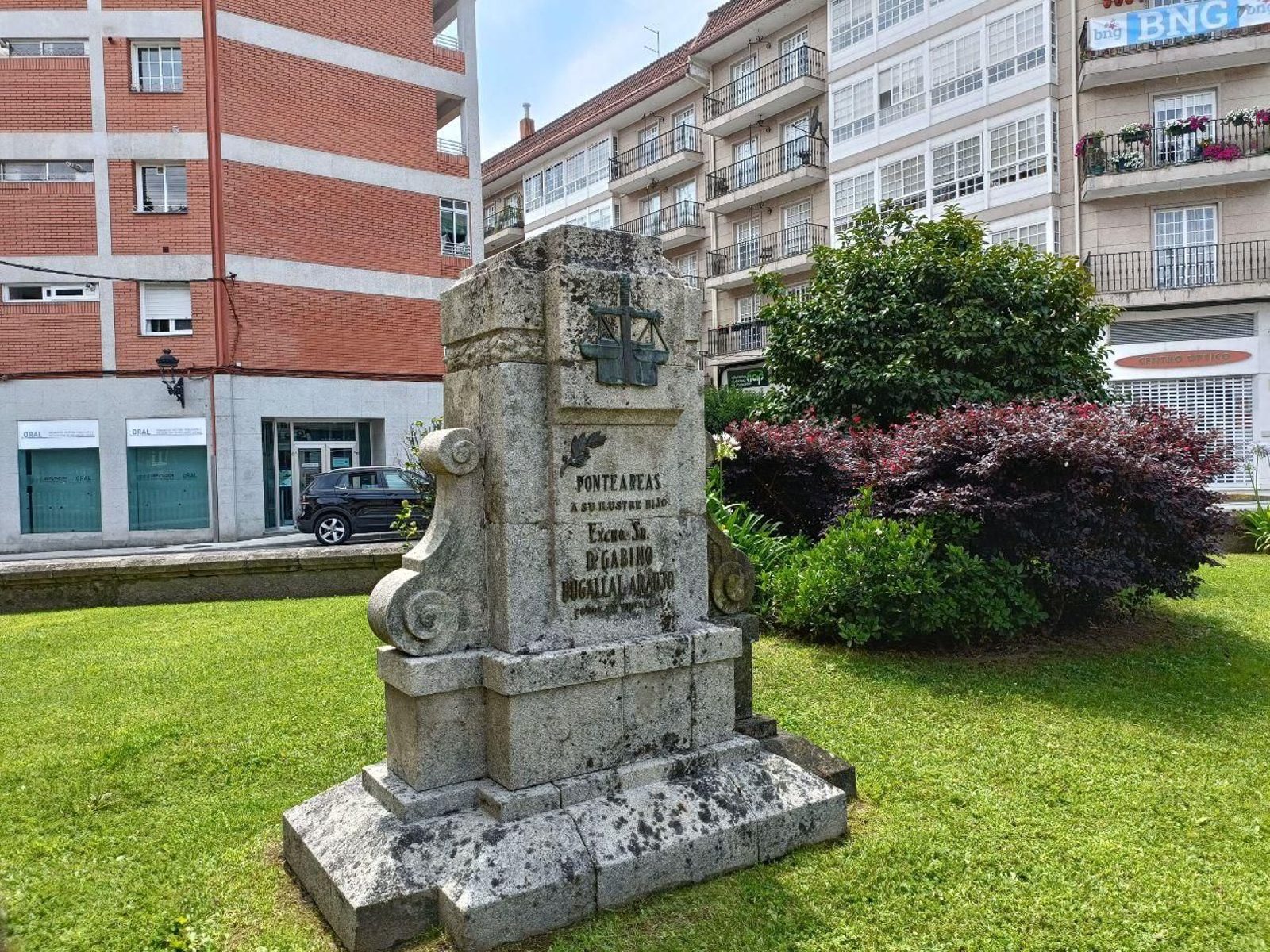 La estatua a Gabino Bugallal sin el busto.