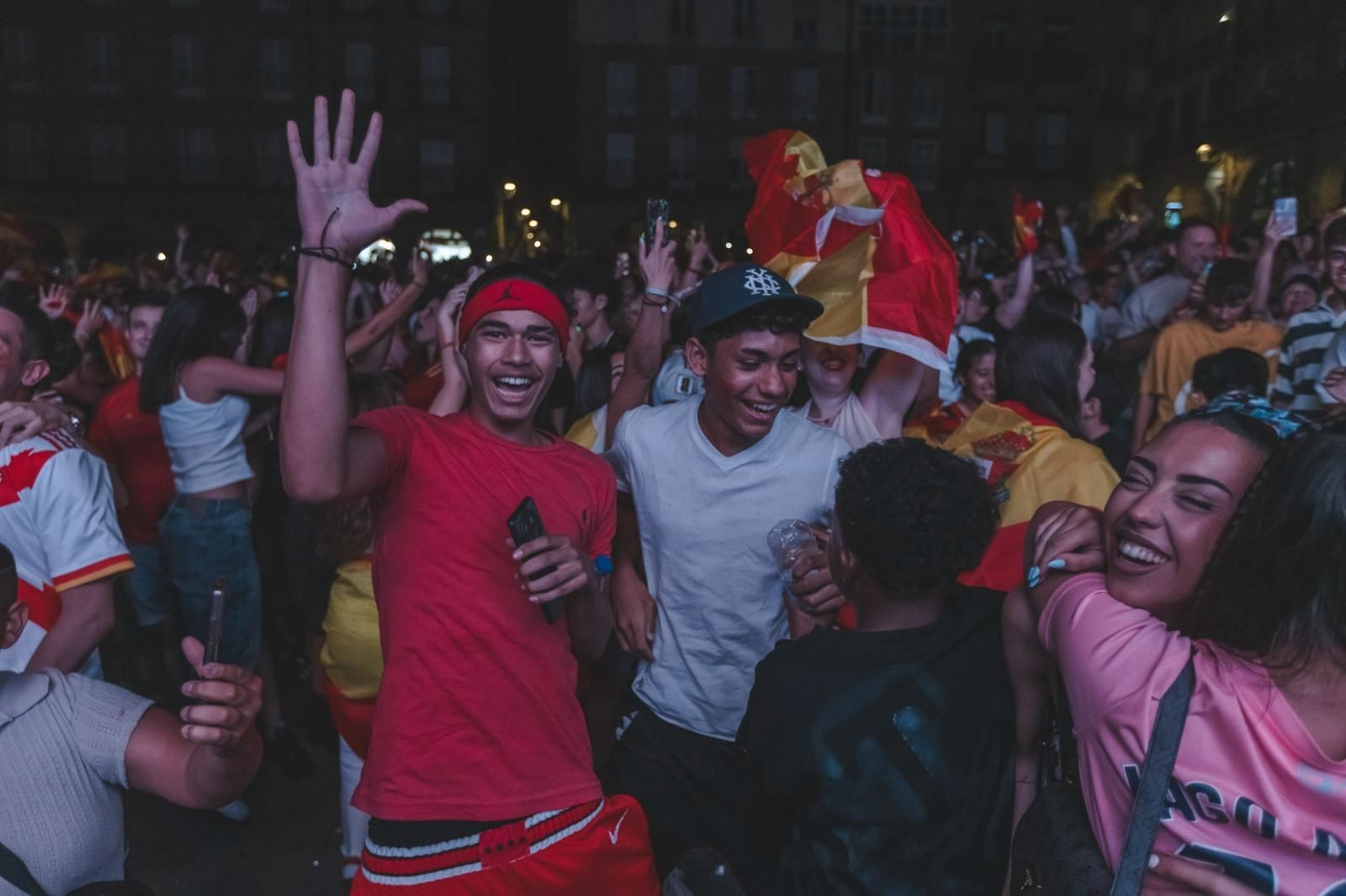 Galería | La ilusión por España en la semifinal tiñe de rojo la provincia de Ourense, en fotos