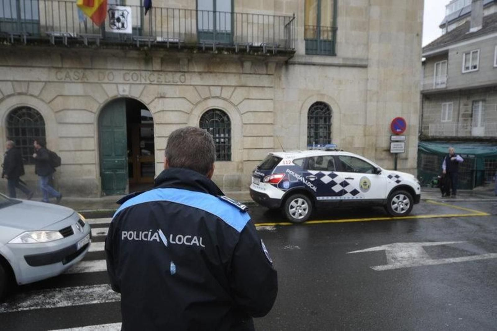 La Policía Local de Carballiño realizó más de 30 intervenciones entre la tarde y la noche del domingo.