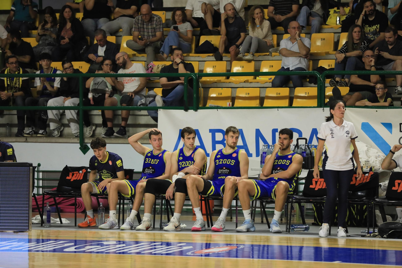 Galería | Noche triste en el Pazo con la derrota del COB ante el Alicante (79-83)